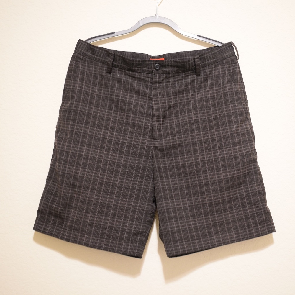 Izod Mens Casual Shorts Black Plaid Size 36